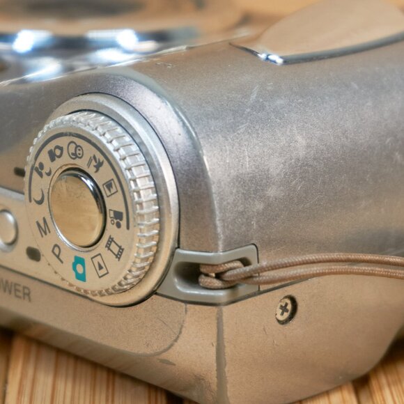 Sony Cyber-shot DSC-S60 4.1MP Digital Camera, 3X Optical Zoom, Made in Japan - Picture 12 of 14